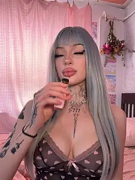 madelinexx photo on RICams